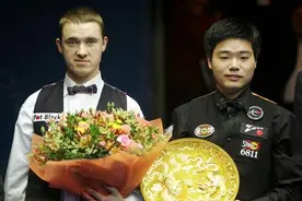 从青涩少年到扛旗人：丁俊晖不忘本知感恩，世界冠军梦不灭心不老图片