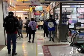 记者暗访：被查处走私6亿的深圳明通美妆城重开，有代购排队拿货图片