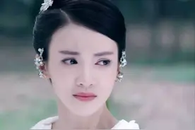 拿下邓伦和成龙外甥，小鲜肉收割机，为啥次次被男友经纪人手撕？图片