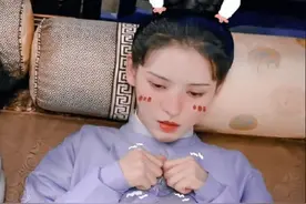 张予曦机场收到粉丝送的10斤陈醋，随后做法亮了！果然粉丝很懂她图片