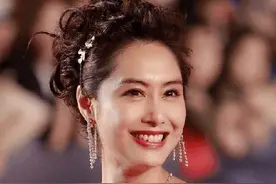 因一个角色火了一辈子的女人朱茵，至今仍然不肯承认爱过周星驰图片