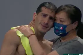 墨西哥跳水老将催泪谢幕：拥抱亲吻中国女教练 全场起立致敬(GIF)图片