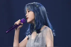 IU巡演造型不同的小仙女，欧尼真的是仙女本人，要一直这样开心呀图片