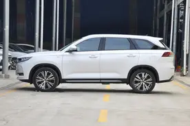 7.77万起，外观时尚大气，尺寸空间越级，带你看长安欧尚X7图片