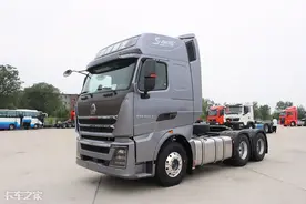 570马力发动机配16挡AMT，实拍重汽TH7牵引车图片