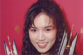 黎瑞恩母女喝啤酒吃烤肉，18岁女儿皮肤黝黑像老爸，渴望进娱乐圈图片