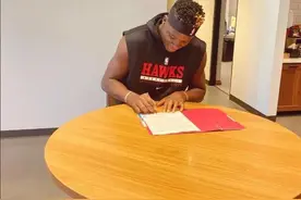 一夜三消息！老鹰续约卡皇，大帝喊话西蒙斯，灰熊退役功勋球衣图片