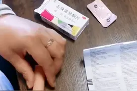 狗子每天出门“拈花惹草”，为防止怀孕，主人给它喂避孕药图片