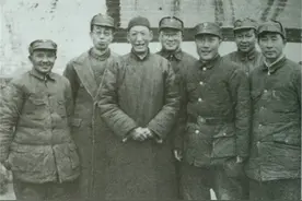 刘伯承“晨练”偶遇捡粪老人，却因此顺利脱险，捡回一命图片