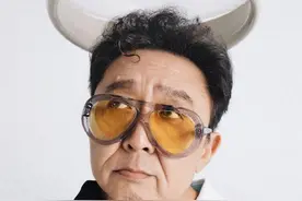 51岁于谦做李宁模特拍时尚大片！穿嘻哈风服装比穿相声大褂还帅图片