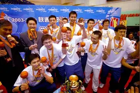 巅峰广东队10年8冠，还有2年输给了谁？2位超巨送广东失利图片