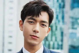 圈粉2千万的李现也有五官缺陷，遭到网友吐槽三角眼