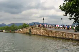 五一堵车各地诗友晒打油诗，都没用一个“堵”字，却句句都在说堵图片