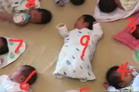 最忙姥姥火了，三胞胎女儿各生了三胞胎，网友：会不会搞混了图片