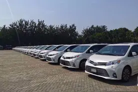 家用商务全能MPV你更喜欢哪款？丰田塞纳四驱车型配置全面解析图片