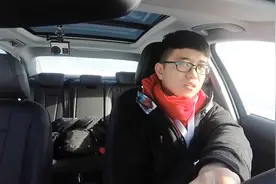 刚拿驾照的小白开奥迪A4L挑战雪地漂移赛，德国教练看完泪奔……