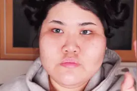 闺蜜素颜丑到惨不忍睹，妆后美若天仙，这化妆术也是没谁