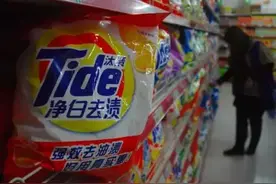 无锡一对父子制假售假 小作坊生产冒牌奥妙汰渍雕牌图片