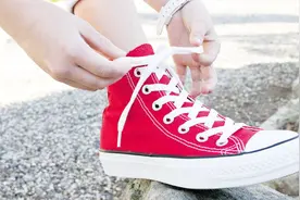 这样才是系鞋带最简单，最快捷的方法，可以调节松紧的方法！