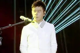 伍思凯竟然害怕自己音乐才华用尽 靠旅游寻找灵感还要找到好音乐视频封面