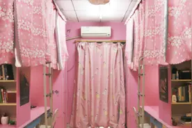 大学惊现粉色男生宿舍 曾拿粉衣服帅哥照说服舍友接受视频封面