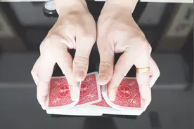 如何把扑克牌怎么洗都洗不乱方法？其实方法特简单