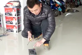 电动车电池触点被腐蚀了，换新可惜？老师傅教你省钱妙招！