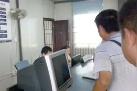 二手车过户后车险也跟着过户吗？老司机说了实话，搞明白别被坑！视频封面