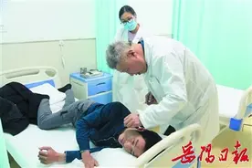几十年来，他就干了一件事：用中医治病救人图片