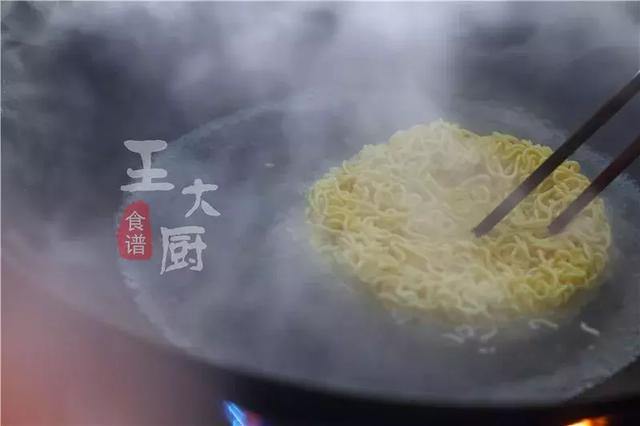 特别好吃的鸡蛋辣炒方便面