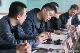 穷孩子·京东CEO·村长 刘强东图片