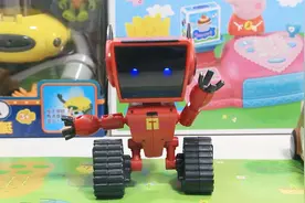 熊出没之奇幻空间coco机器人，会唱熊出没主题曲的coco小铁