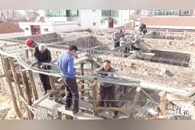 实拍农村新建楼房，外挑式弧形阳台好看吗？原来是这样整出来的视频封面