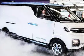 最美“微面王”！比五菱宏光还靠谱，全车2个位，连油都不用烧！