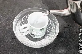 热水变凉白开没那么复杂，清水撒点他，一分钟就能喝到白开水