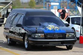 这台 1300 匹马力的灵车能让你人生旅程最后一段感受无比疯狂！