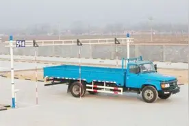 驾培教练教你学B2大货车之一：倒桩移库