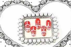 超显手白的酒红色原来还能这样搭配，这样的美甲你见过吗？