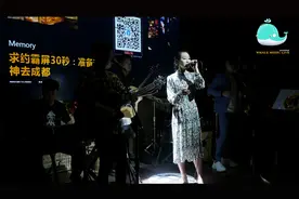 这首歌在KTV一直是点唱率最高之一！