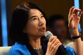 格力高层入驻银隆将放弃百万年薪，董明珠称他们都是自愿的视频封面