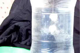 钓鱼基础状态饵轻麸、雪花粉的性质试验和使用，看完就会调状态了