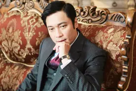 罗嘉良一家近照：二婚娇妻背景深厚，儿子高大英俊,女儿漂亮可爱视频封面