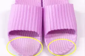 凉拖穿久了发黑变黄难清理，只需一个小窍门，让你天天穿新鞋