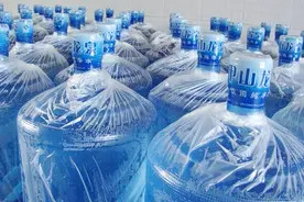 开一家桶装水店，一年到底能赚多少钱？说出来你都不敢相信！视频封面