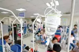 取消门诊输液为何仍“吊瓶林立”？这项医改举措是否能更好落实？视频封面