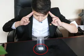 魔术教学：教你别人摇骰子怎么都能猜中 其实原理非常简单！视频封面