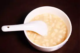 花生米不用炒，放电饭锅里和冰糖一煮，比花生牛奶还香！视频封面