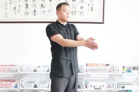 感冒别再往医院跑，先喝一杯热水，然后拍手5分钟，快速去感冒！