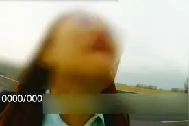 高速路追尾 女司机向交警“要抱抱”视频封面