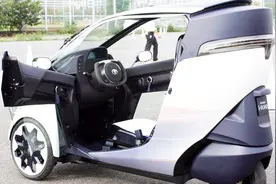 2万块的丰田纯电动“三轮”，没有驾照也能开，上班族的福音